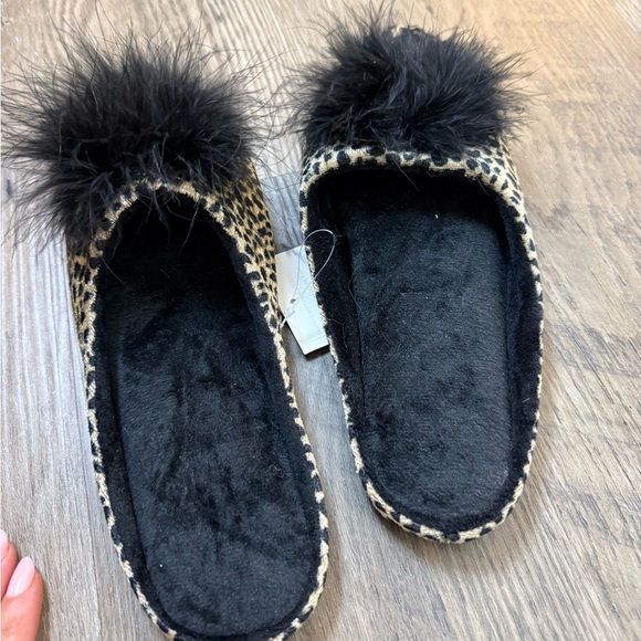 Leopard Print Slippers with Black Fur - Picture 2 of 4